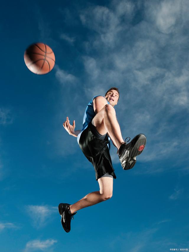 湖人创造历史！三巨头合力砍下85分，刷新NBA纪录.